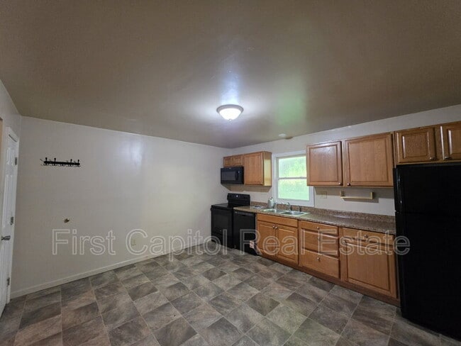 Building Photo - 42 S Hoernerstown Rd Unit Apt 1