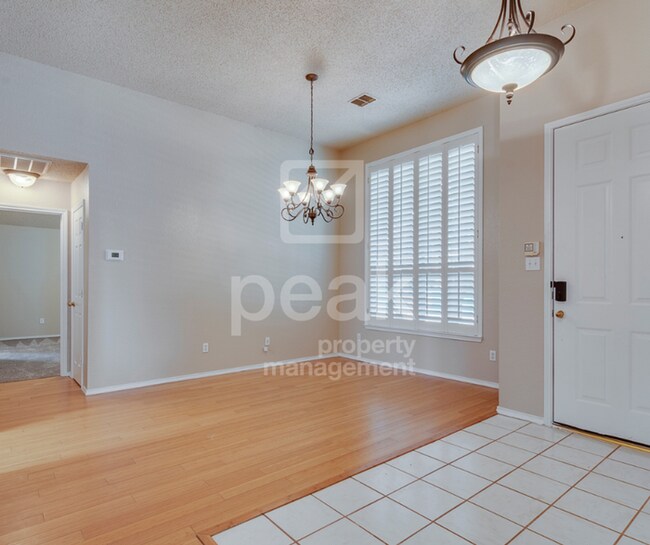 Photo - $2600! Beautiful 3 Bed, 2 Bath home in desirable PLANO! Tour Now!