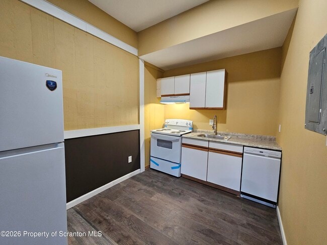 Photo - 119 N River St