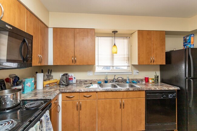 Photo - Fourplex in great central location! Unidad 6849