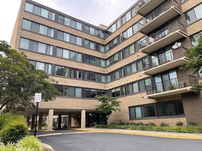 Building Photo - 600 Roosevelt Blvd Unit 314 Rental