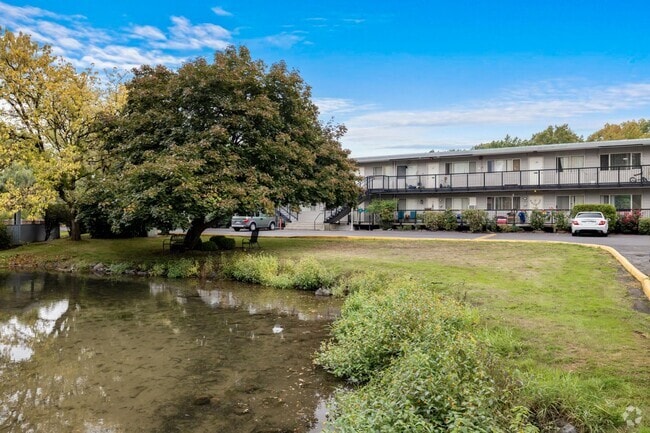 Building Photo - CLOSE-IN SE ::: Next to Park, Spacious, Po... Unit 17 Rental