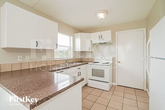 Photo - 3807 La Rue St