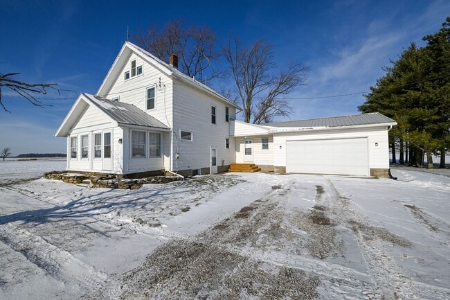 Photo - Large 4 Bedroom/2 Bath Home For Rent