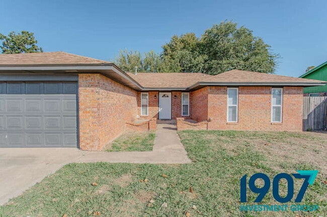 Photo - SPECIAL OFFER! Move In Now & Get 50% Off Your First & Second Month's Rent! 
Beautifully Updated 3...