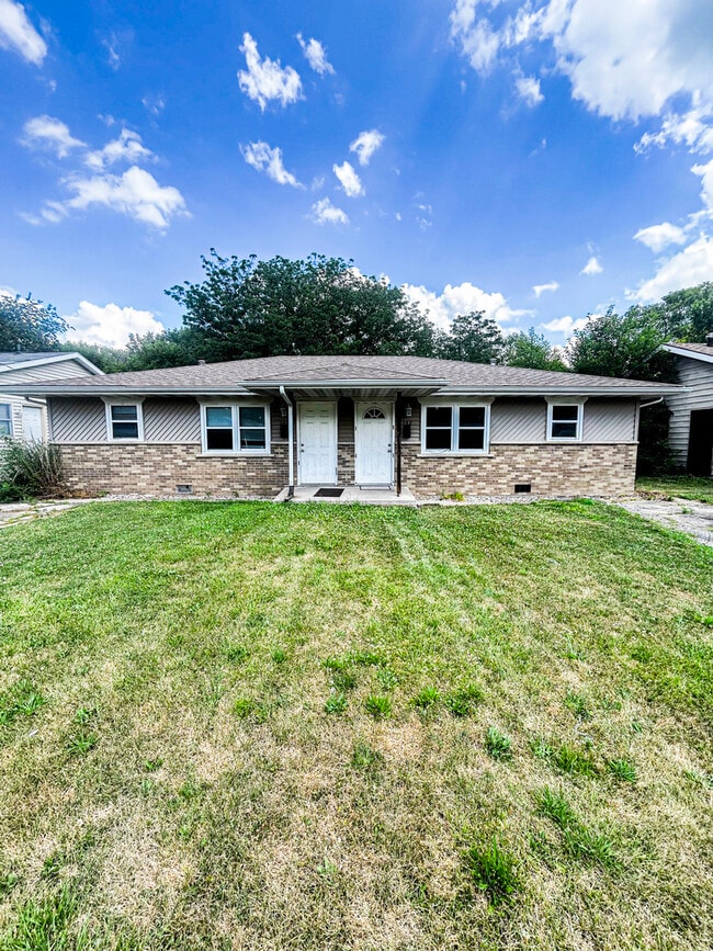 Building Photo - Tedmark Duplex 2