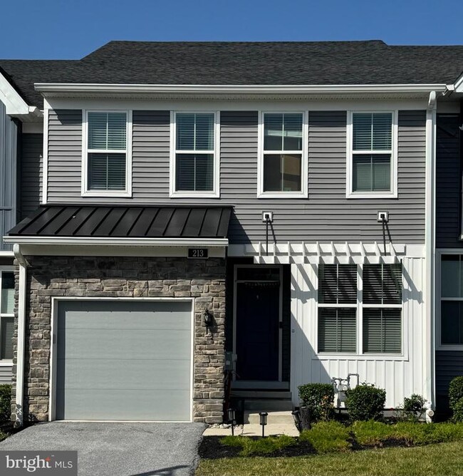 Building Photo - 213 Catalpa Ln