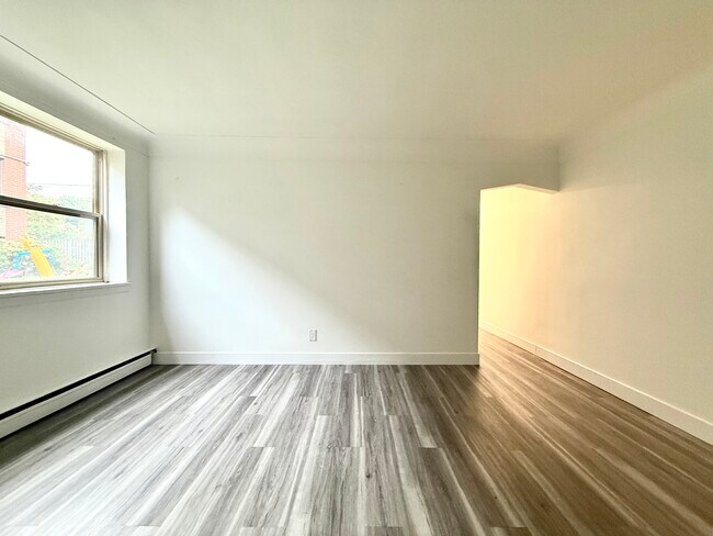 Photo - 169 Park Row S