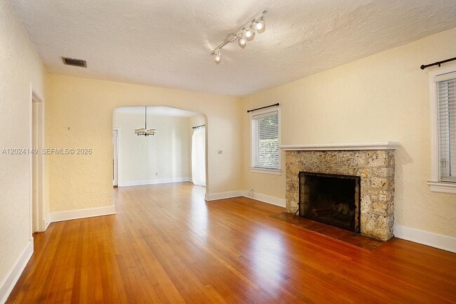 Photo - 712 Navarre Ave