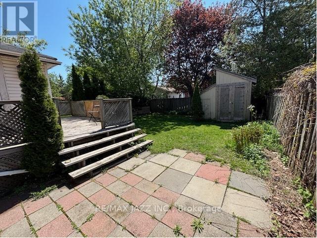 Photo - 177 Athol St E