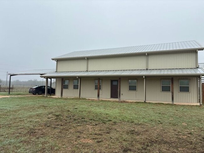 Building Photo - 5BR/3BA w/ Front Yard + Assigned Parking in Kingsbury, TX