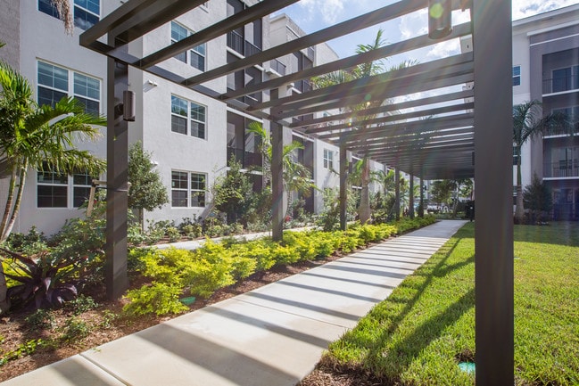 Photo - The Point at Palm Beach Grove