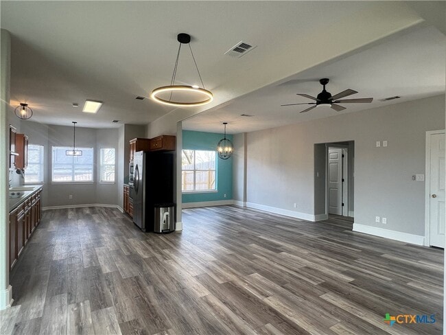 Photo - 5899 Denmans Loop