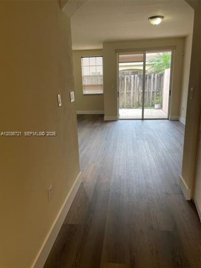 Photo - 211 Las Brisas Cir