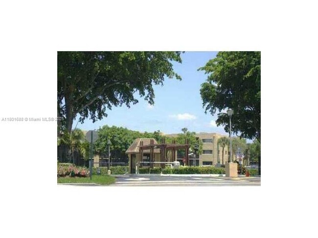 Building Photo - 8025 SW 107th Ave Unit 309-309 Rental