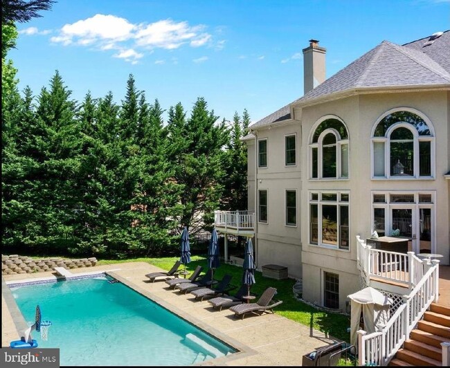 Building Photo - 1445 Mayhurst Blvd