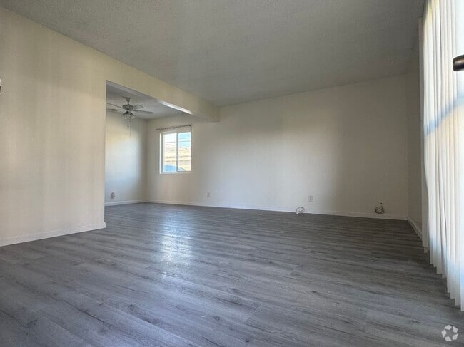 Building Photo - 2209 E Westport Dr Rental