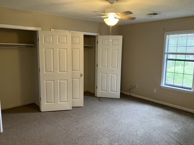 Photo - 1823 Holmes St