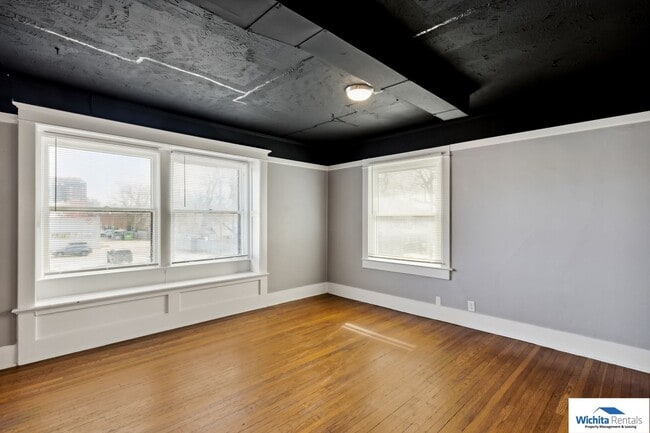 Photo - 2925 E Douglas Ave Unidad 2