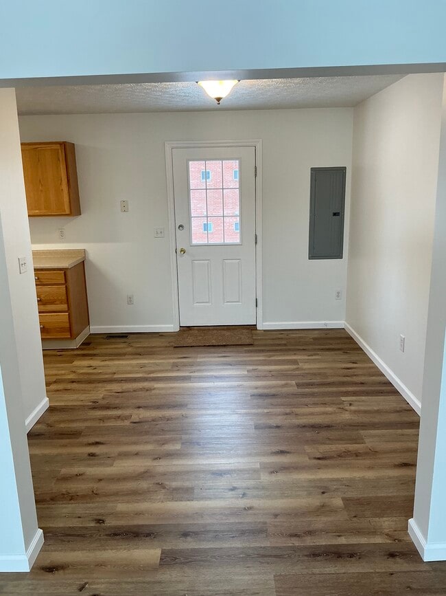 Comedor - 859 E Saint Johns St