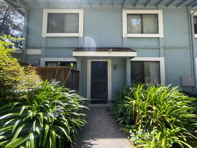 Building Photo - Beautiful Capitola Condo minutes from Capitola Village! Unit 2