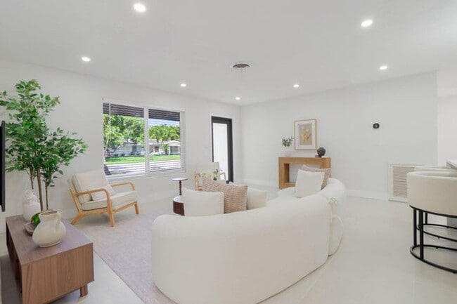 Photo - 4330 NE 13th Ave