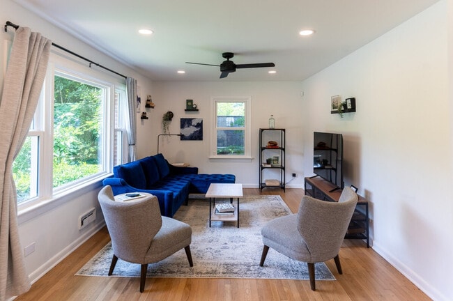 Photo - 421 Moseley Dr Unit ID1328875P