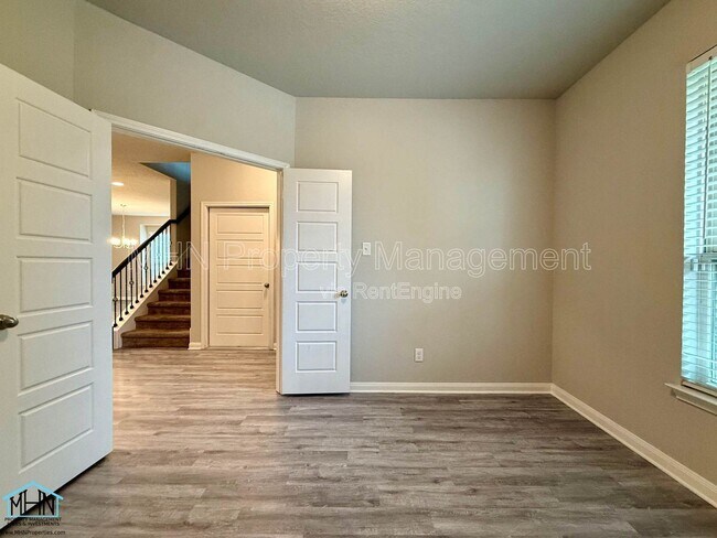 Photo - 2046 Rhesus Vw