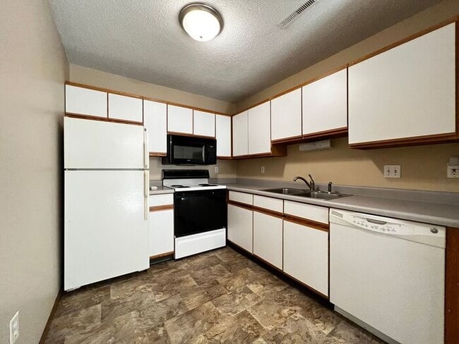 $1,050 | 2 Bedroom, 1 Bathroom Apartment | No Pets Allowed | Available for Immediate Move In!