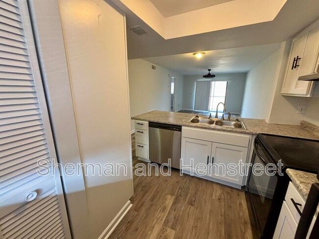 Photo - 607 Windsong Cir