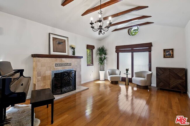 Photo - 2130 Manning Ave