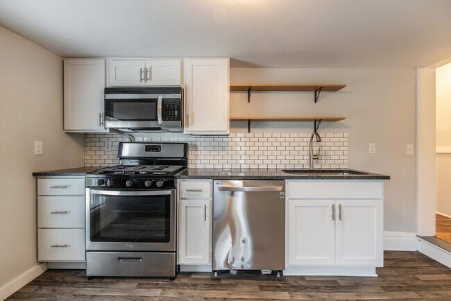 Building Photo - 800 Clancy Ave NE Unit 2