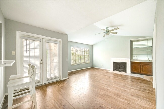 Building Photo - 14600 Fonmeadow Dr Unit 201 Rental