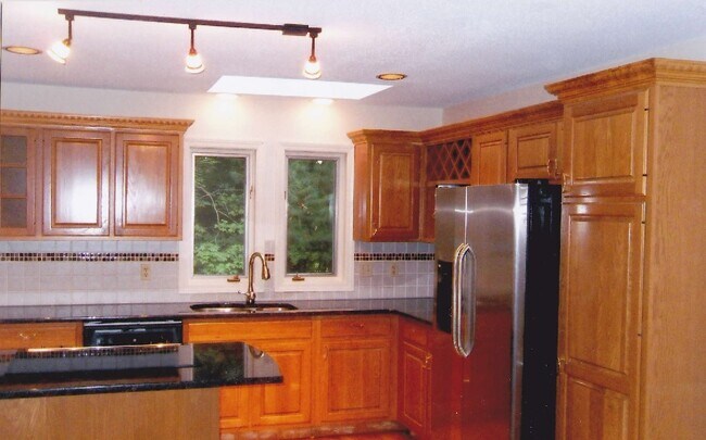 OPEN KITCHEN - 100 Winterbourne Ln