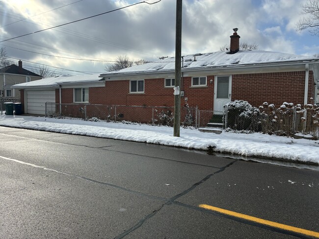 Photo - 1353 Stewart Ave