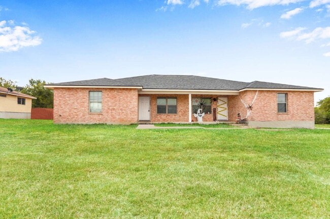 Building Photo - Updated 3/2 Duplex Near Shopping in San Antonio