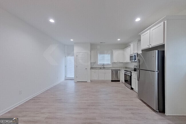 Photo - 130 English Oak Ln