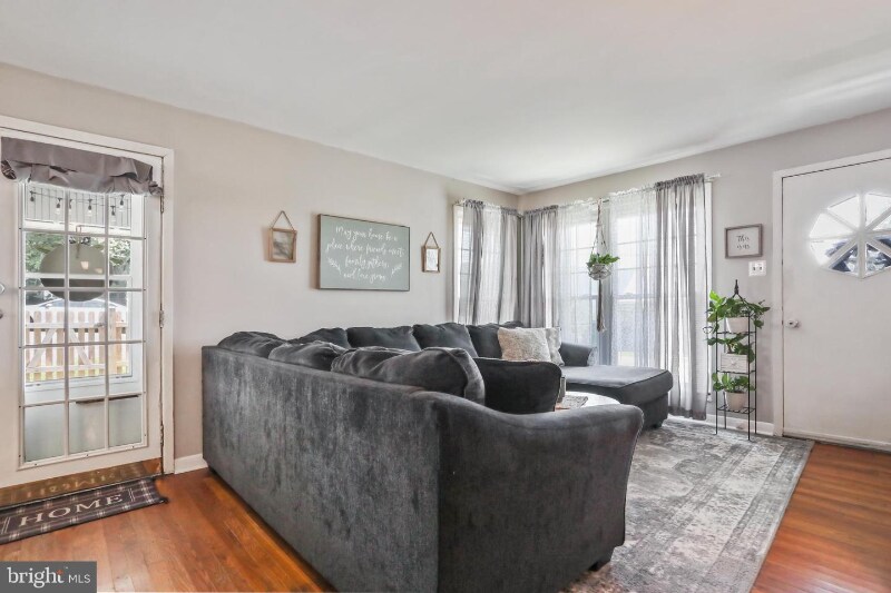 Photo - 389 Thompson St