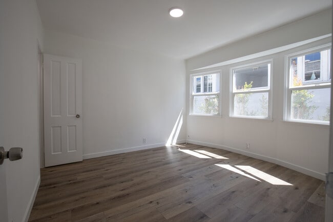 Photo - 1324 Devon Ave