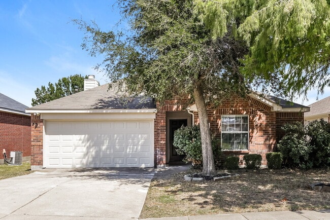 Building Photo - 2021 Wildwood Dr