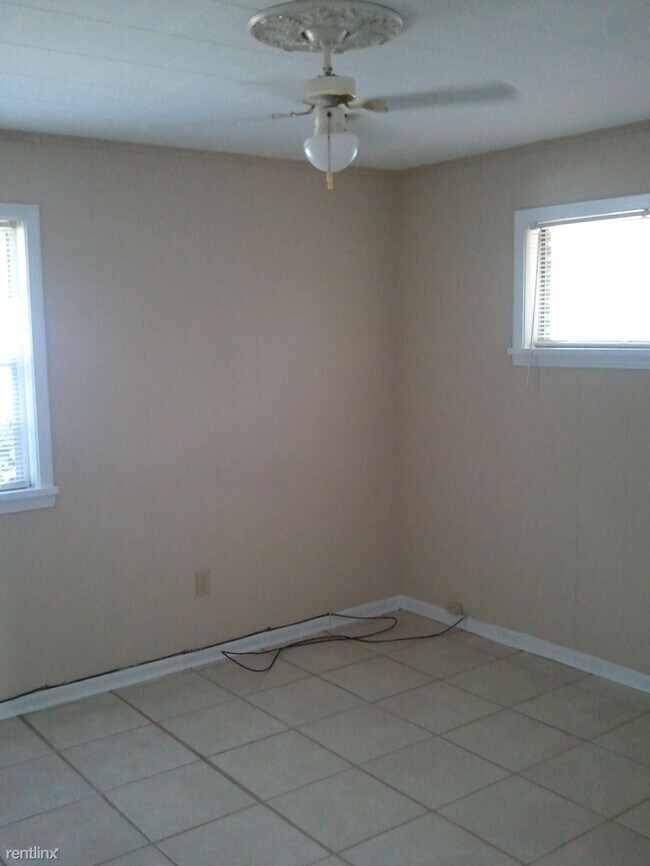 Photo - 3 br, 1 bath House - 722 Carter Dr