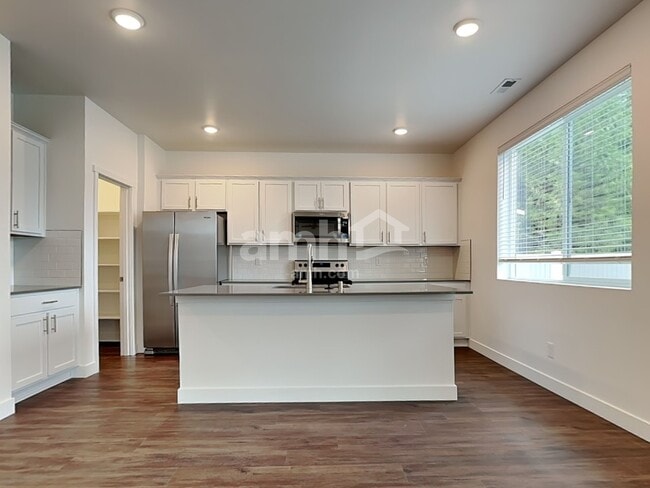 Photo - 7929 Selah St SW