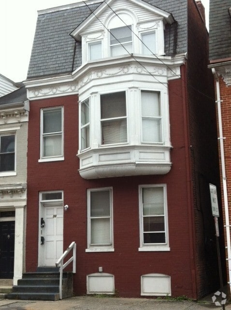 Building Photo - 50 E College Ave Unit 50 E. COLLEGE AVE. #2 Rental