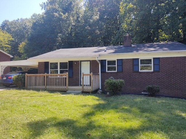 Building Photo - 3 bedroom 1 bath house- pet friendly available now