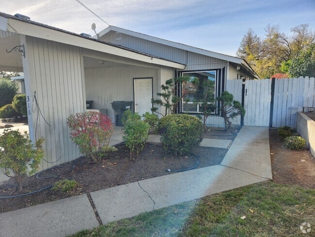 Building Photo - Selah 3br 1ba duplex with carport and WATE... Unit F318 Rental