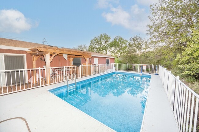Photo - 590 County Rd 4614