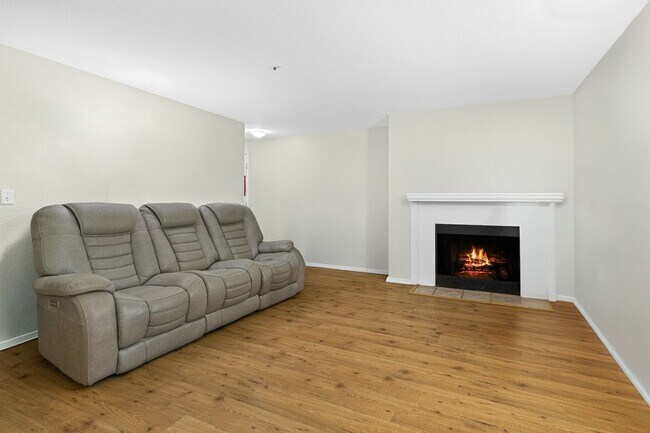 Photo - 19230 Forest Park Dr NE Unidad 19230 Forest Park Dr NE #110