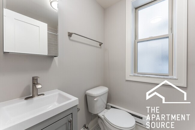 Photo - 640 W Wrightwood Ave Unit 210