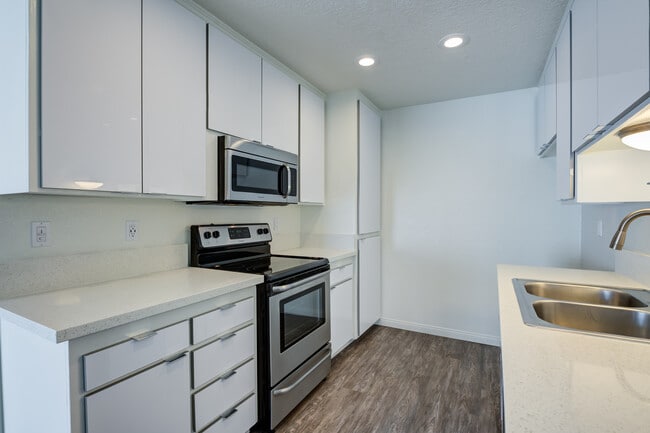 Lantern Bay Apartment Homes