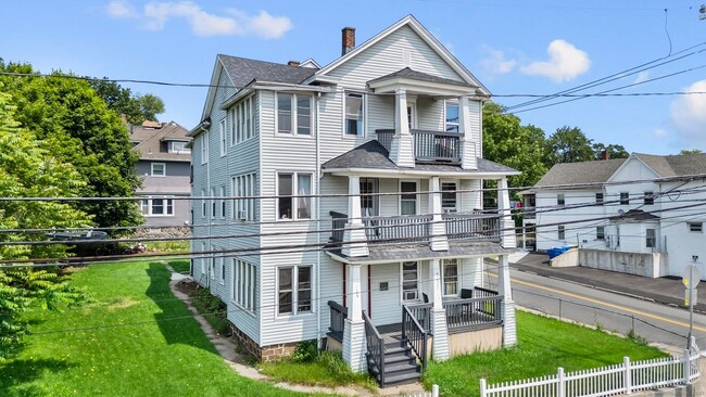 Building Photo - 1105 N Main St Rental